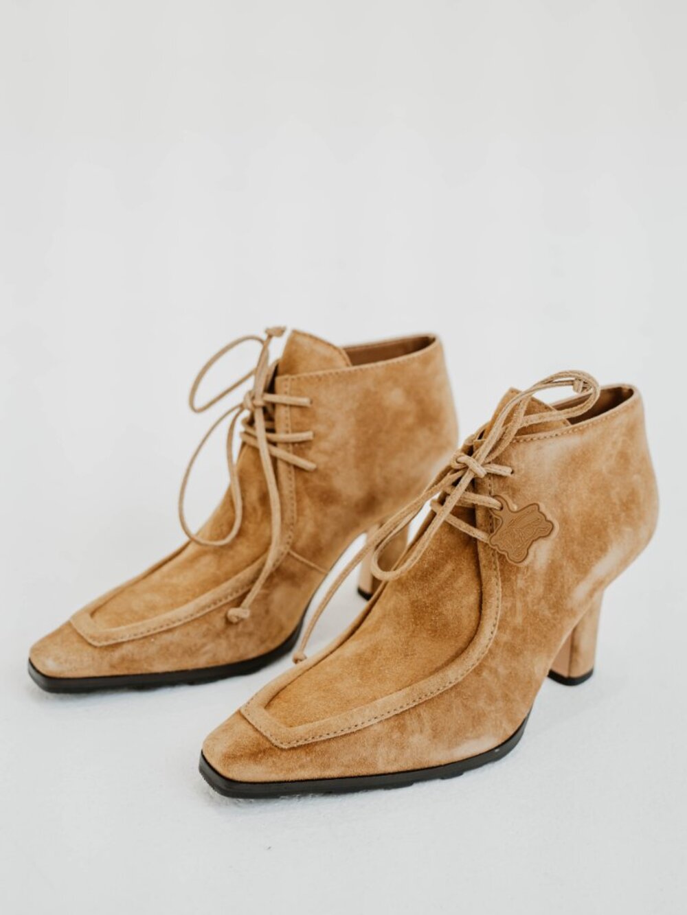 NWT BURBERRY STORM SUEDE EQUIESTRIAN BOOTIES IN FAWN - 7.5